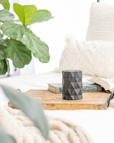 La Lueur Black Currant Vetiver Luxury Coconut Wax Candle