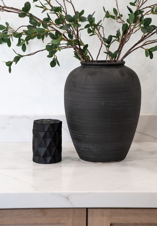 La Lueur Black Currant Vetiver Luxury Coconut Wax Candle