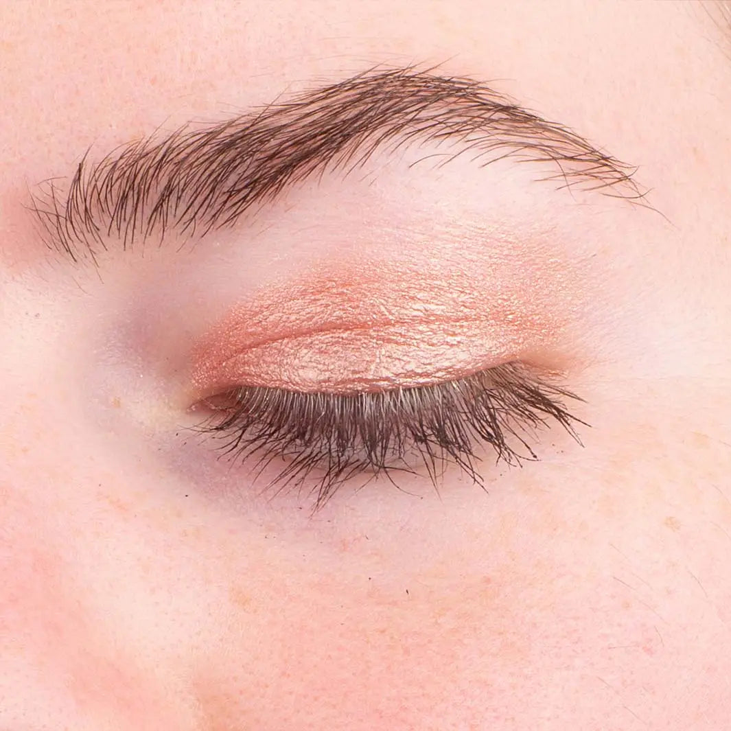La Crique Beauty { LIQUID SHADOW } Natural & Illuminating