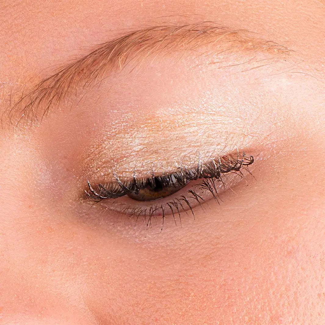 La Crique Beauty { LIQUID SHADOW } Natural & Illuminating
