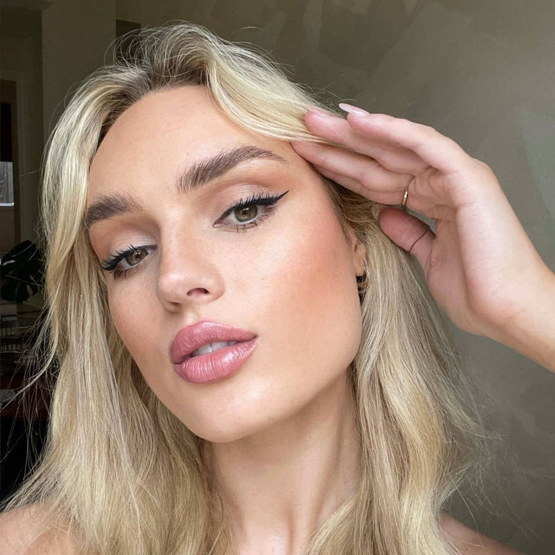 SUZY. Satin Luxe Lipstick